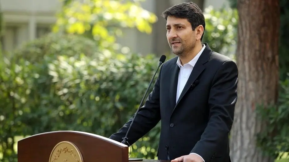 افزایش نامتعارف تعرفه اینترنت مورد قبول نیست/ قاچاق گوشی آیفون با برند شیائومی در حال پیگیری است