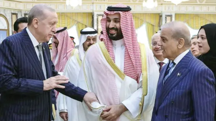 ارتش، پول، بمب اتم