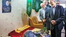 دیدار پزشکیان از مادر شهید رئیسی