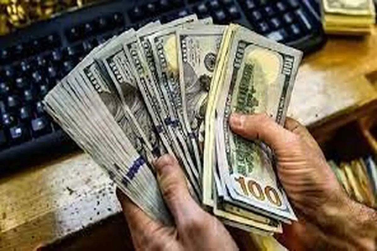 رفتار غیرمنتظره دلار
