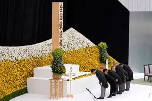 ژاپن این بار عذرخواهی نکرد / مراسم ۸۰ سالگی پایان جنگ جهانی دوم برگزار شد
