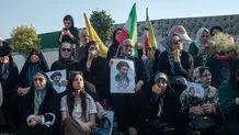  دختر بدون حجاب با زنان چادری عکس گرفت + عکس