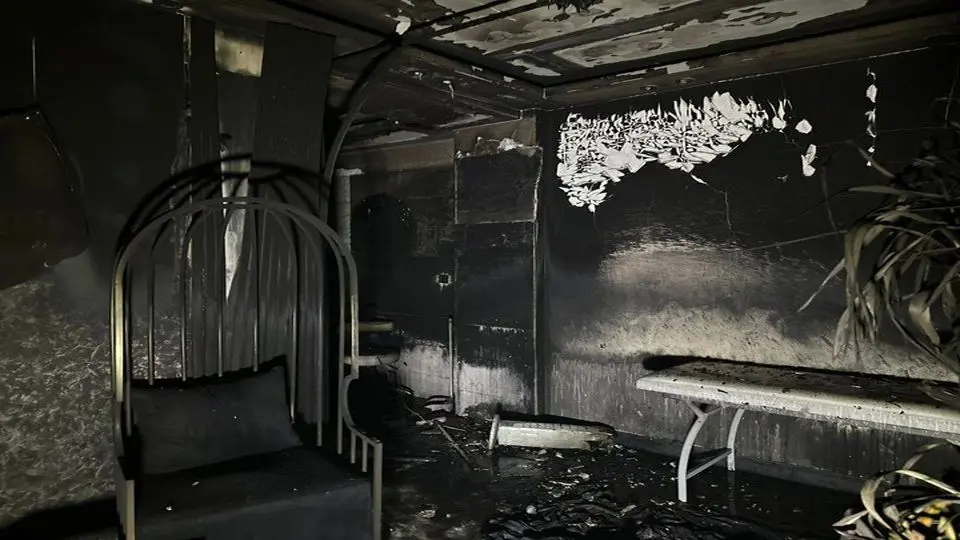 نجات هشت نفر از میان شعله‌های ساختمان اداری در بزرگراه ستاری
