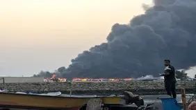 حمله به اسکله صیادی در جاسک/ ۱۰۰ فروند لنج دچار حریق شد