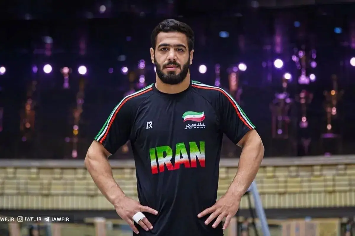 امیرحسین فیروزپور با پیروزی بر حریف بلغاری به نیمه‌نهایی رسید