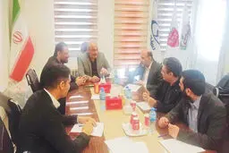 اعتراض مقابل ساختمان، بلاتکلیفی داخل باشگاه