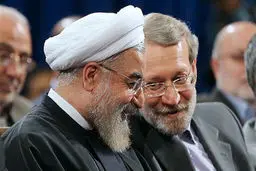 تحرکات اخیر لاریجانی و روحانی چه معنایی می‌دهد؟


