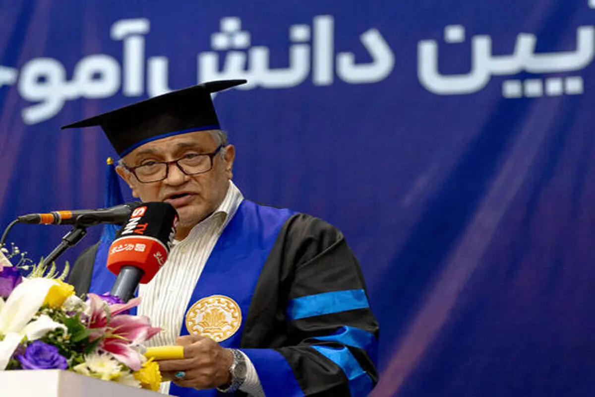 رئیس دانشگاه شریف: برای خارج دانشجو تربیت نمی‌کنیم