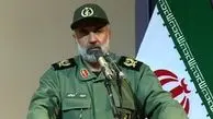 دشمن برای اغفال دانش‌آموزان سرمایه‌گذاری کرده است