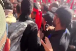 مردم هنگام خروج سردار وحیدی از مصلی چه شعاری می‌دادند؟ + ویدئو