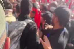 مردم هنگام خروج سردار وحیدی از مصلی چه شعاری می‌دادند؟ + ویدئو