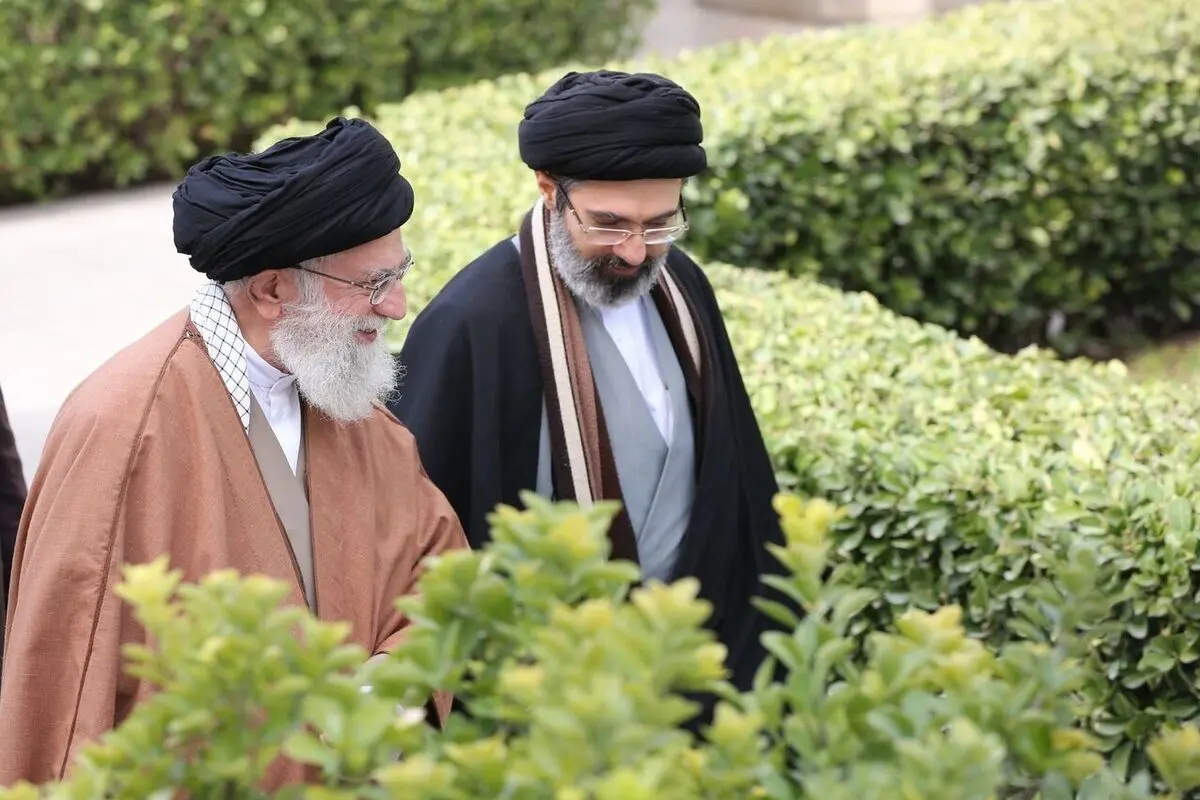 نقش آیت‌الله مجتبی خامنه‌ای در برگزاری مراسم تشییع و بدرقه رهبر شهید بازگو شد / رهبران ۳۰ کشور روز جمعه ۱۲ تیر به تهران می‌آیند