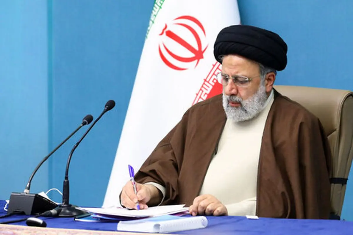 انتقاد روزنامه اطلاعات از پنهانکاری دولت رئیسی در زمینه واقعیت‌های اقتصاد ایران