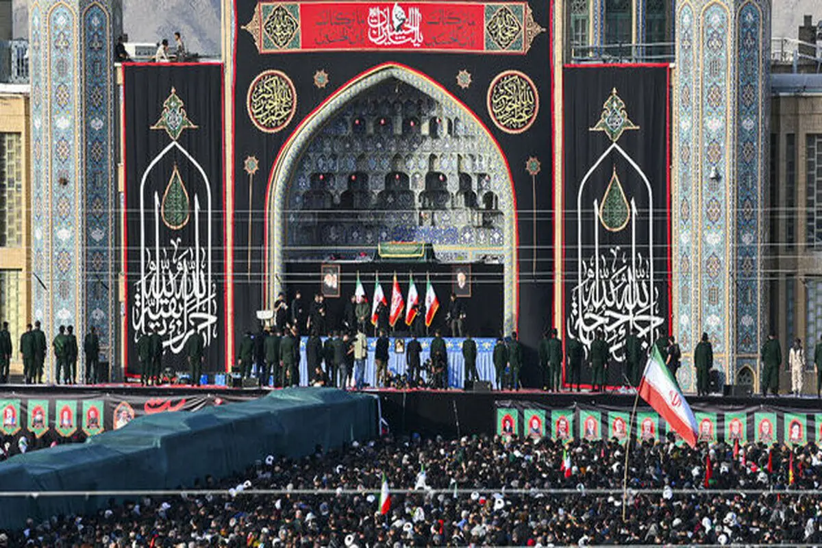 آیت‌الله جوادی‌آملی بر پیکرهای رهبر شهید و خانواده ایشان در قم نماز خواند + ویدئو