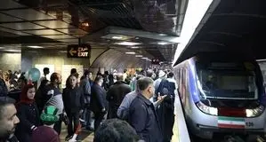 سارق کارتهای بانکی مسافران مترو ۳ میلیارد کلاهبرداری کرد  