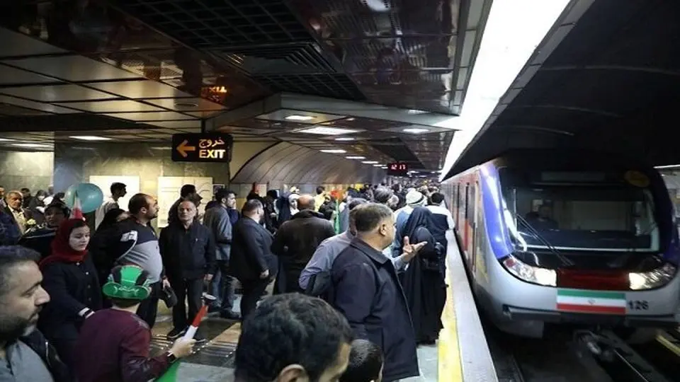 سارق کارتهای بانکی مسافران مترو ۳ میلیارد کلاهبرداری کرد