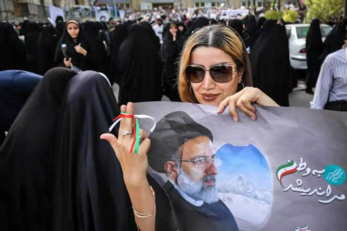 روزنامه اصولگرا: درهای مجموعه‌های انقلابی را به روی «شل‌حجاب‌های طرفدار انقلاب» باز کنید


