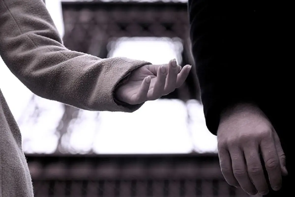 در تقاطع تعهد و آزادی