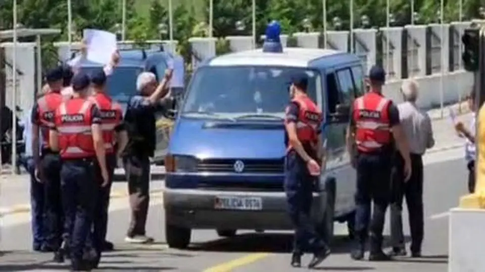 حمله پلیس به مقر گروهک منافقین در آلبانی/ ویدئو

