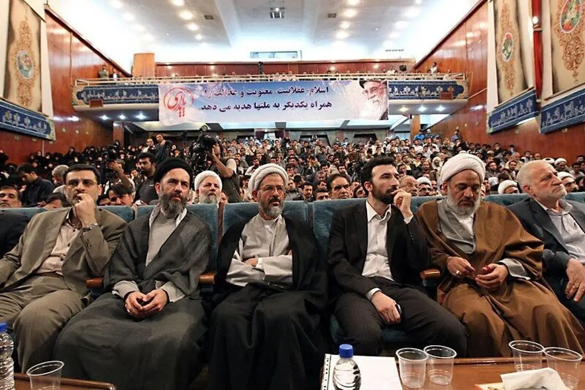 انتقاد روزنامه همشهری از جبهه پایداری: اگر حرفی دارد، یک بار تنها وارد میدان شود


