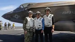 بازدید ویتکاف و کوشنر از ناو هواپیمابر آبراهام لینکلن