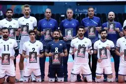 ملی‌پوشان والیبال در سوگ صابر کاظمی / ورود بازیکنان با بازوبند مشکی + عکس و فیلم