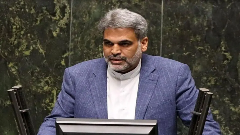 واکنش تند نماینده مجلس به اظهارات شمخانی؛ در این کشور چه مسئولیتی دارید که از جانب ملت ایران تعهد میدهید؟