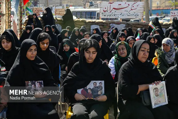 به خاک سپاری ۱۵ شهید یک خانواده البرزی در جنگ+ عکس