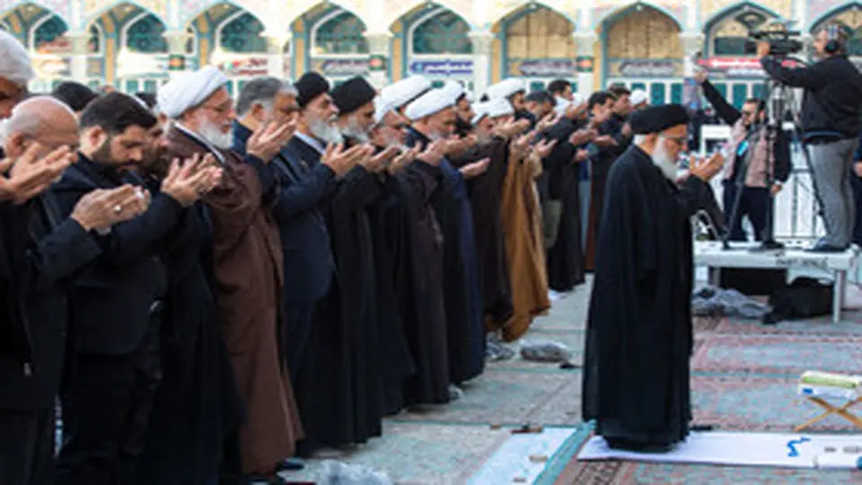 تصاویری از نماز باران در مسجد جمکران