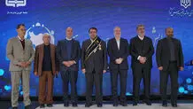 نشان افتخار و حمایل «حامی مدرسه‌سازی ایران» به مدیرعامل بانک ملی اهدا شد/ ساخت ۱۳۵ مدرسه در مناطق محروم کشور
