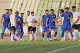استقلالی‌ها اعتصاب کردند

