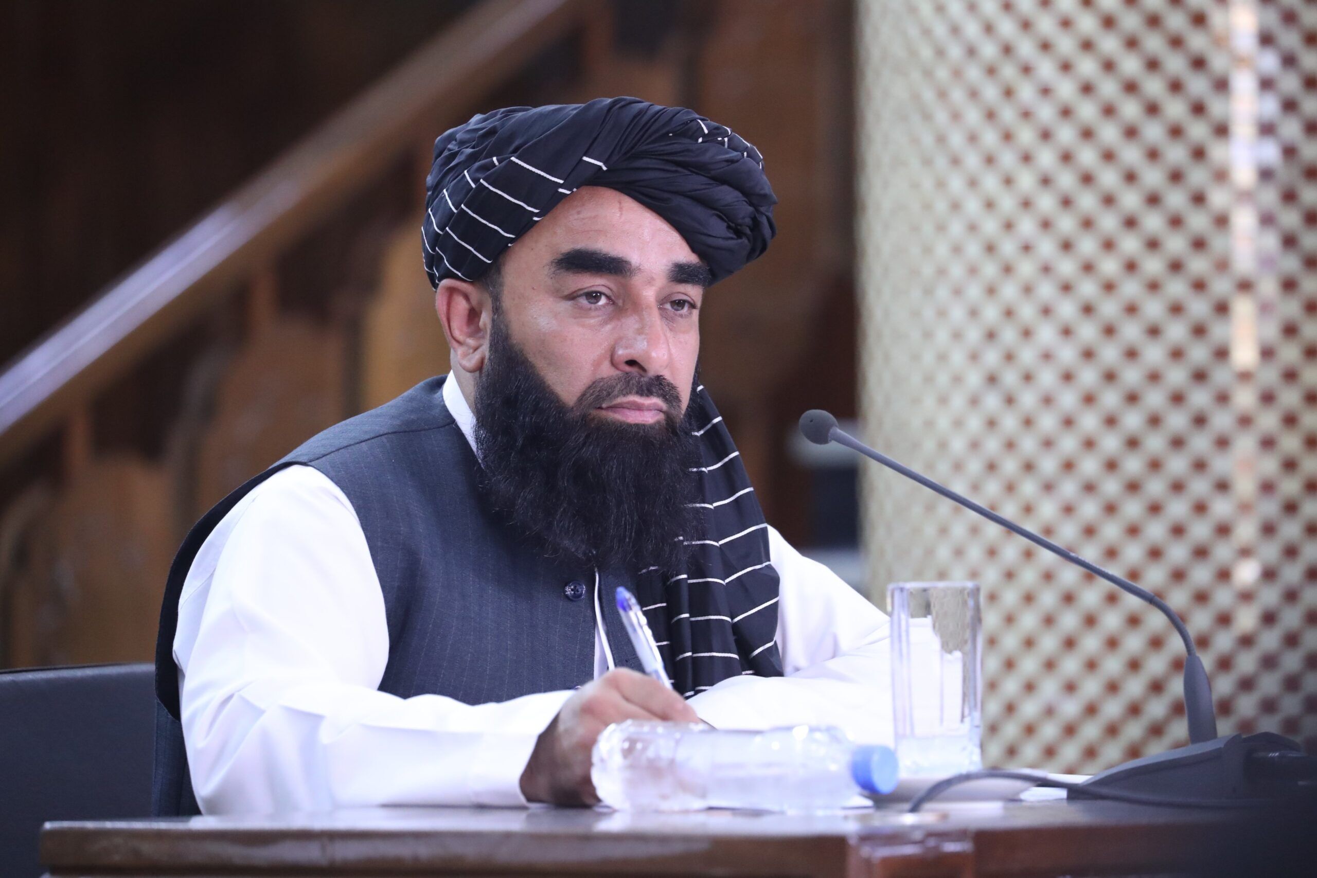 طالبان تاکید کرد : برای روابط با جهان از شریعت اسلامی دست نمی‌کشیم