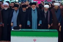اقامه نماز بر پیکر مطهر رهبر شهید انقلاب در حرم امام رضا (ع)