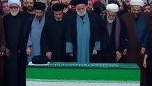 اقامه نماز بر پیکر مطهر رهبر شهید انقلاب در حرم امام رضا (ع)