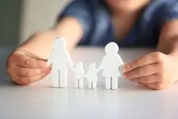ما مادر شدیم، اما جامعه هنوز نمی‌پذیرد