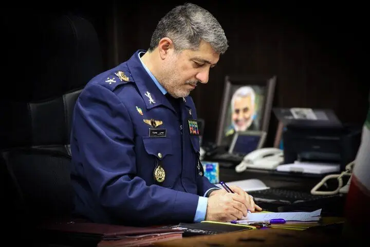 فرمانده نیروی هوایی ارتش: فرزندان غیور ایران اسلامی در برابر تهدید و تجاوز دشمنان ایستاده‌اند