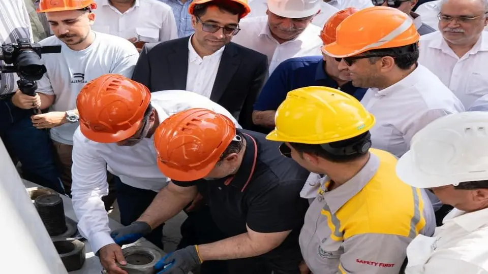 آغاز عملیات نصب و راه‌اندازی رآکتور اوره شرکت پتروشیمی هنگام با حضور شریعتمداری
