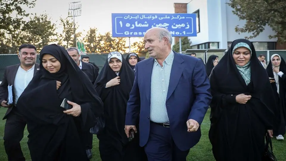 پای نمایندگان زن مجلس به زمین چمن فوتبال باز شد + عکس