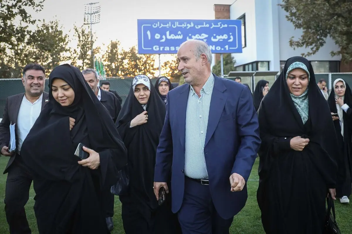 پای نمایندگان زن مجلس به زمین چمن فوتبال باز شد + عکس