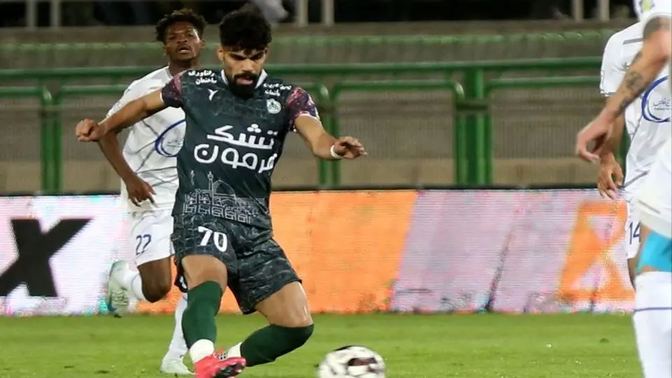 استقلال و پرسپولیس به دنبال جذب امید لطیفی