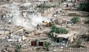 پدری با جنازه‌های فرزندانش