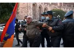 اعتراضات به توافق آتش بس، در ارمنستان به خشونت کشیده شد