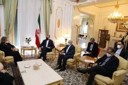 Iran expects US to help finalize deal with realistic approach