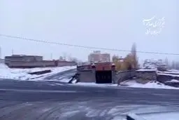 بارش برف پاییزی در روستای کوزه‌رش سلماس + ویدیو