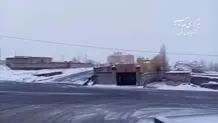 بارش برف پاییزی در روستای کوزه‌رش سلماس + ویدیو