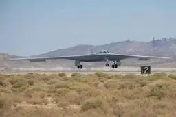 پرواز بمب‌افکن مرموز خبرساز شد / «بی ۲۱»، «بی ۲» یا پهپادی ناشناس؟