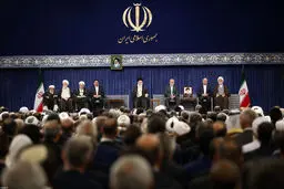  دولت از ظرفیت مردمی استفاده کند/امروز اولویت با مسائل اقتصادی است