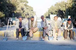 فضای تنگ کار
