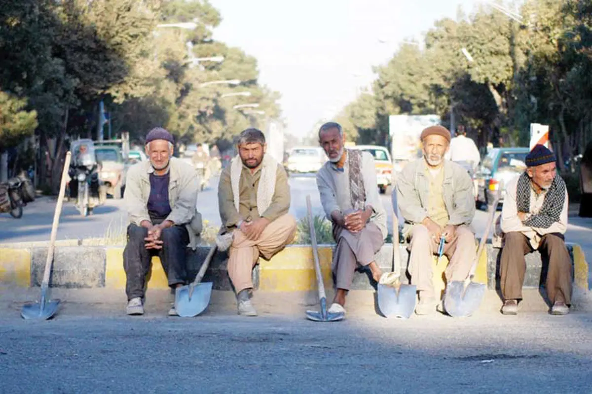 فضای تنگ کار
