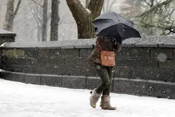 بارش ۳۰ سانتی‌متری برف در هورامان / ویدئو